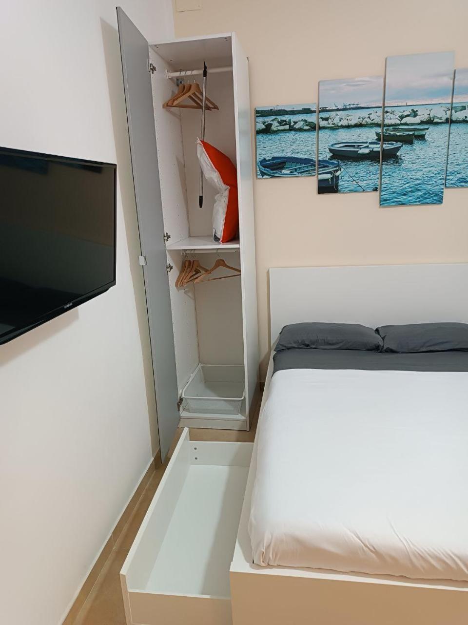 Ciervo'S Home -Appartamento Smart Nel Cuore Di Napoli Exterior foto